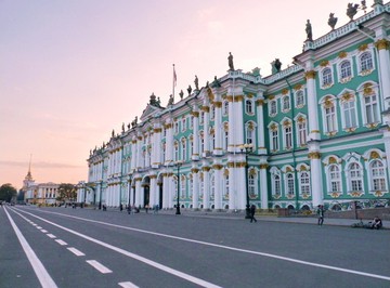 Зимний дворец, в котором находится галерея 
